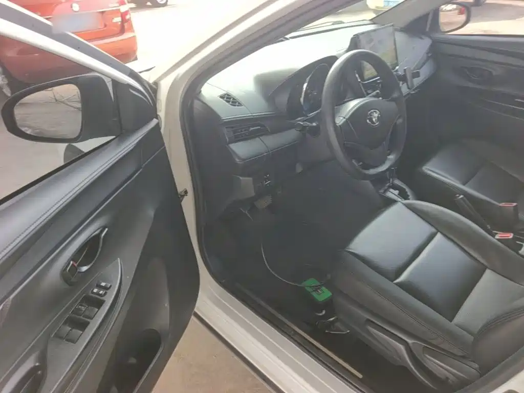 Toyota Yaris L — миниатюра 16