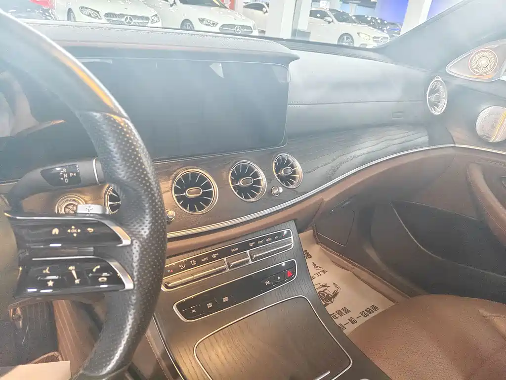 Mercedes-Benz E-Class — миниатюра 7