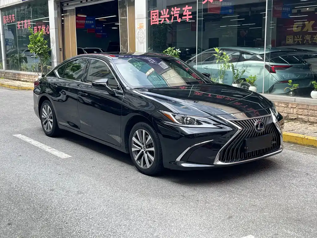 Lexus ES — миниатюра 2