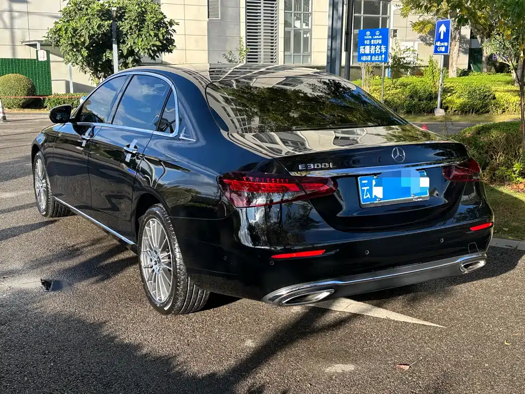 Mercedes-Benz E-Class — миниатюра 4