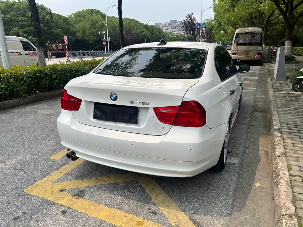 BMW 3 Series 3 2010 325i Luxury