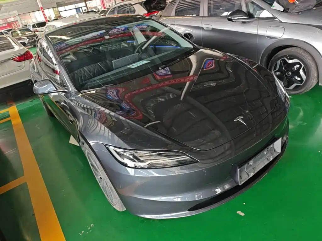 Tesla Model 3 — миниатюра 4