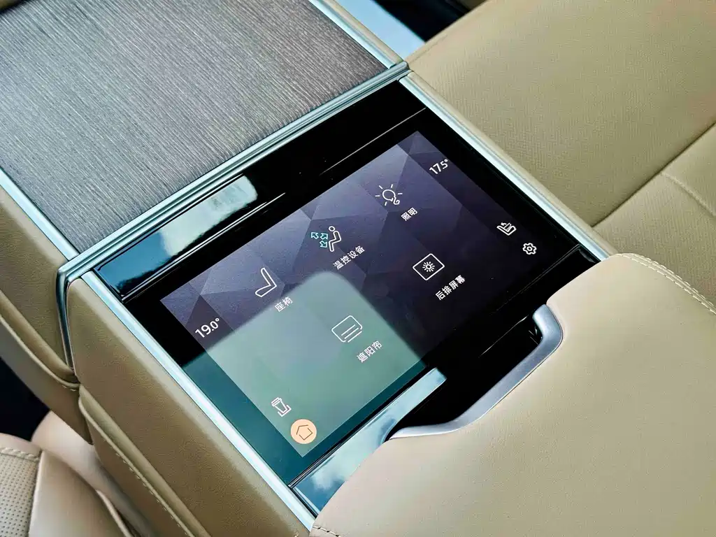 Land Rover Range Rover — миниатюра 16