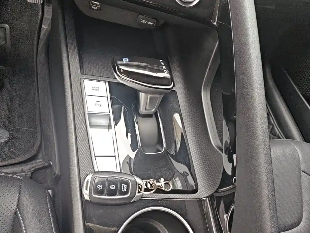 Hyundai Elantra — миниатюра 14