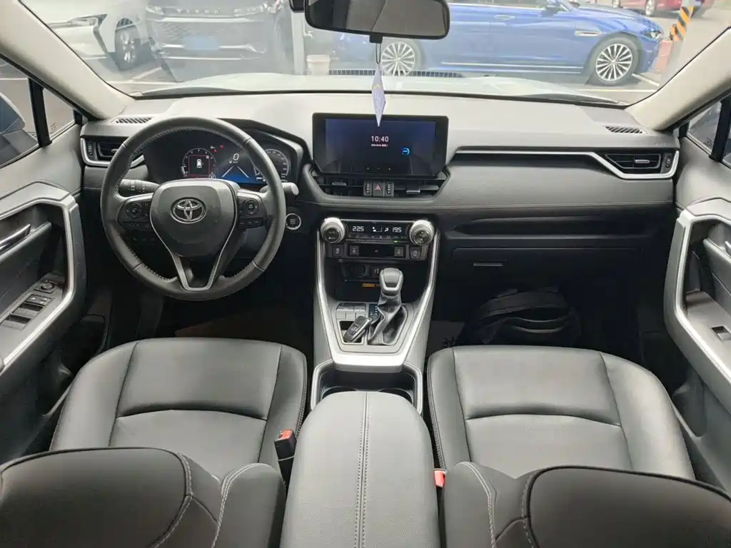 Toyota RAV4 — миниатюра 10
