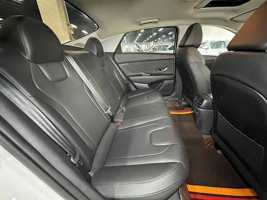 Hyundai Elantra — миниатюра 16