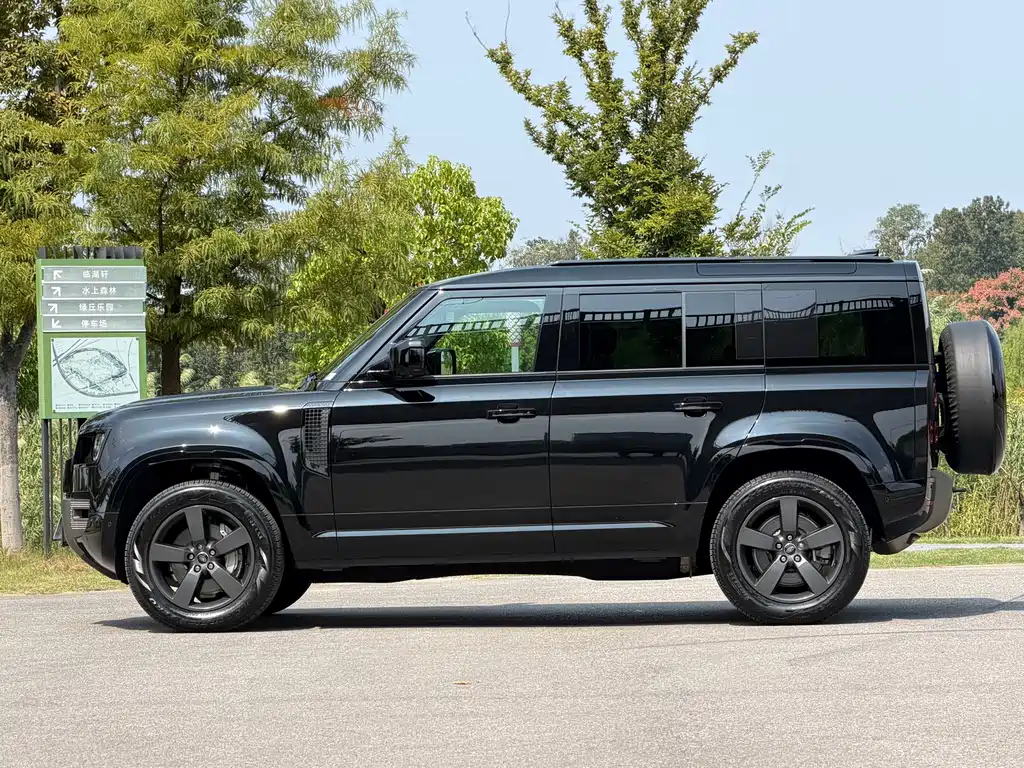 Land Rover Defender — миниатюра 4