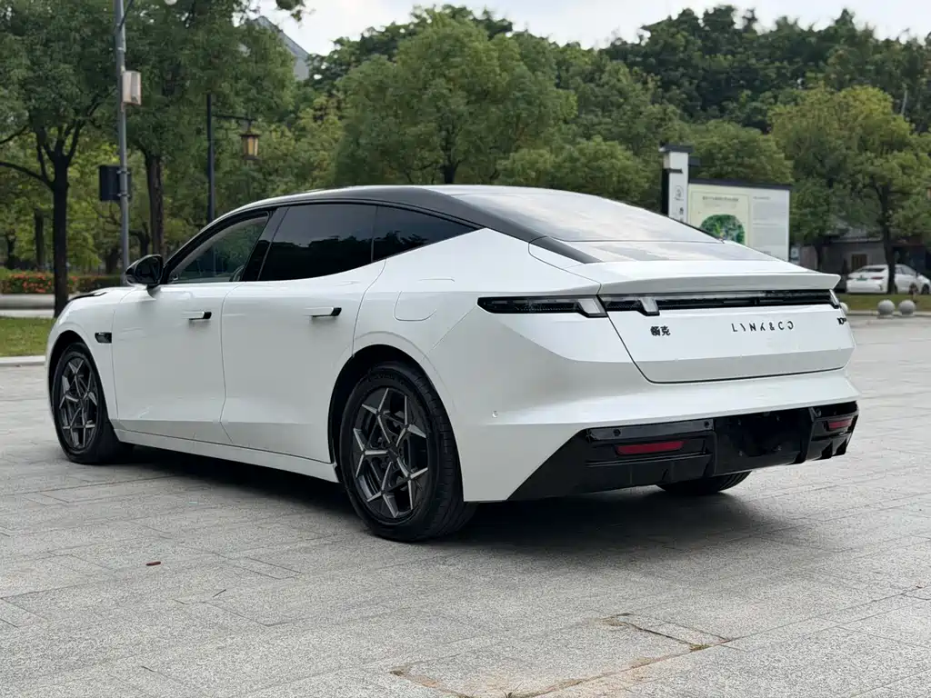 Lynk & Co 10 — миниатюра 6