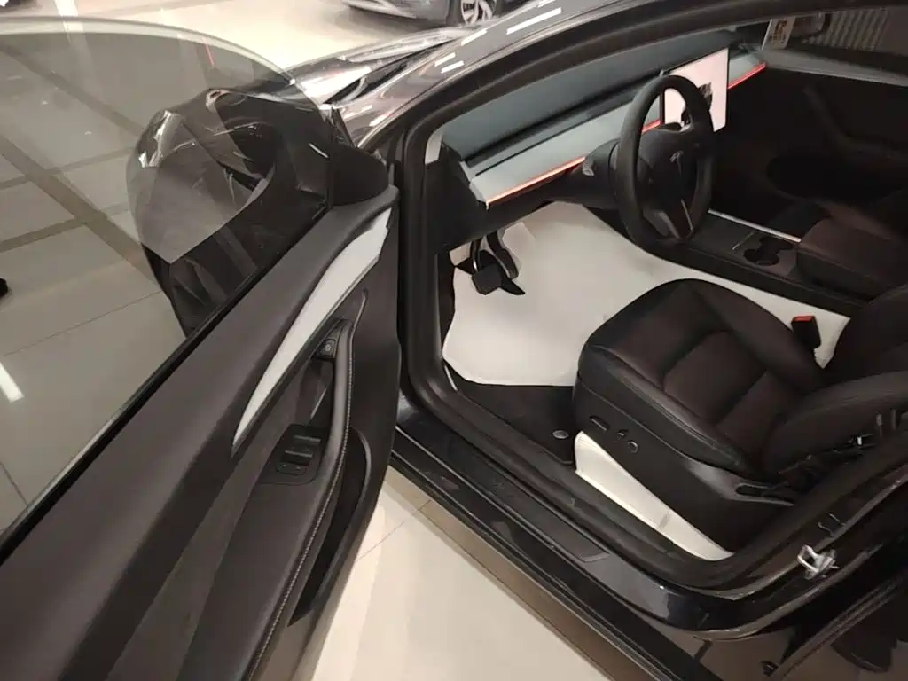 Tesla Model Y — миниатюра 16