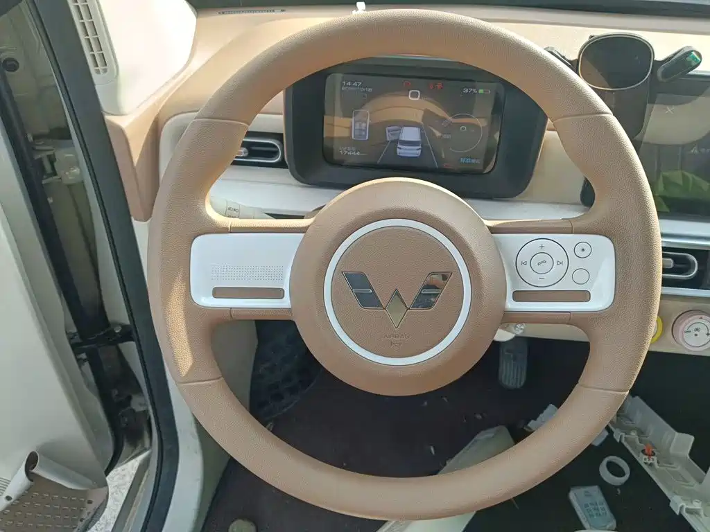 Wuling MINIEV — миниатюра 6