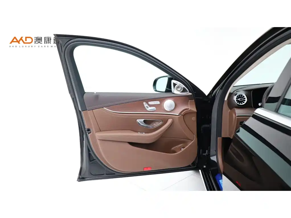 Mercedes-Benz E-Class — миниатюра 10