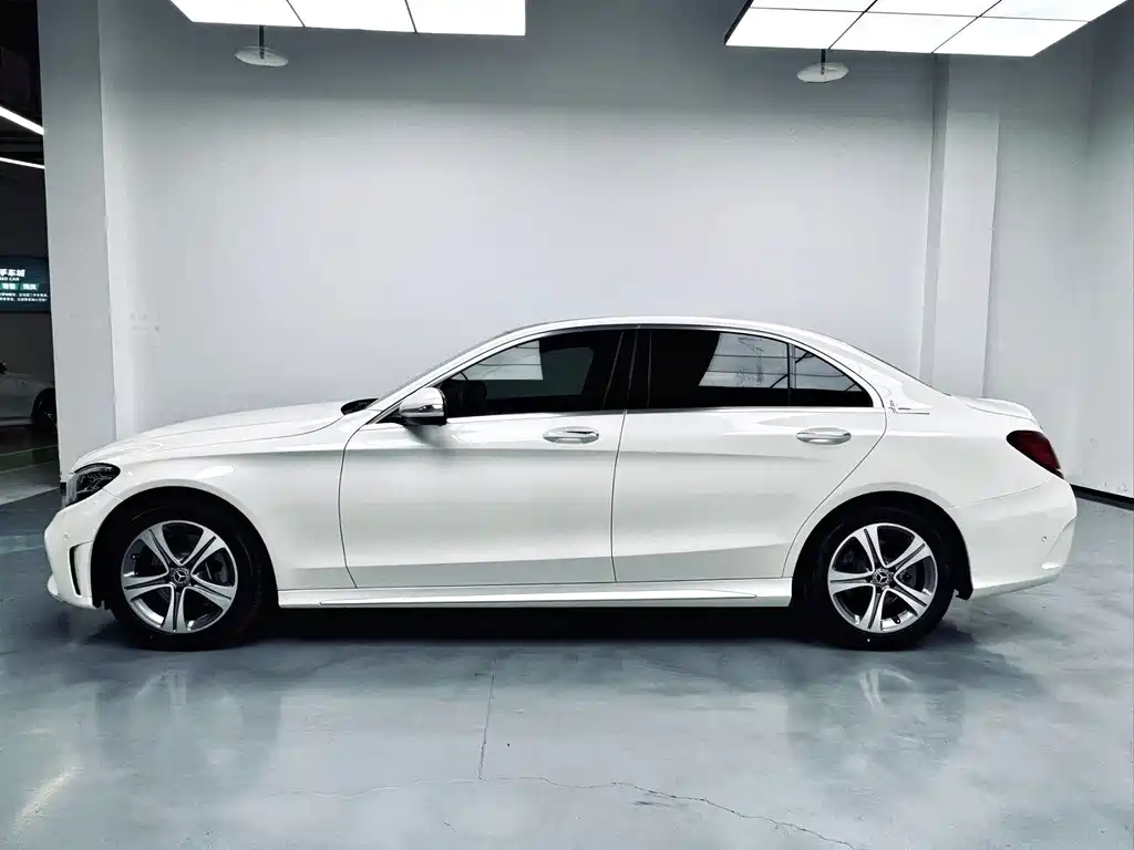 Mercedes-Benz C-Class — миниатюра 8