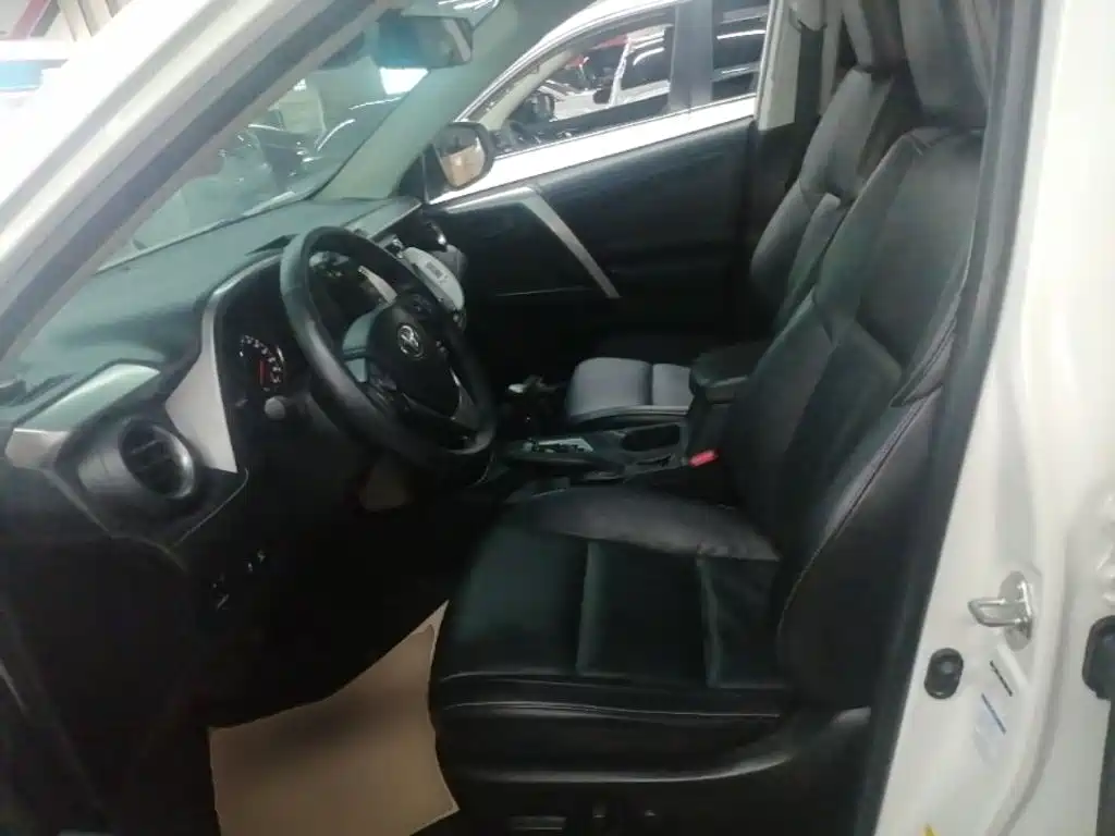 Toyota RAV4 — миниатюра 15