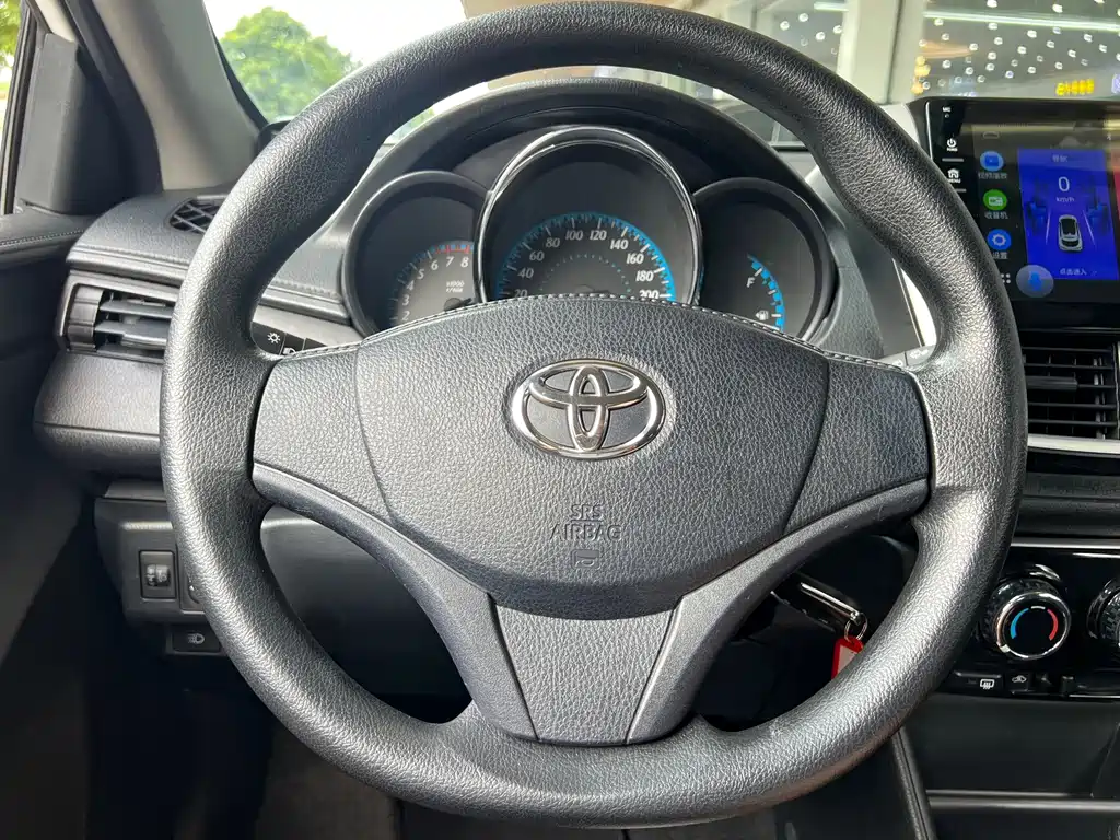 Toyota Yaris L — миниатюра 4
