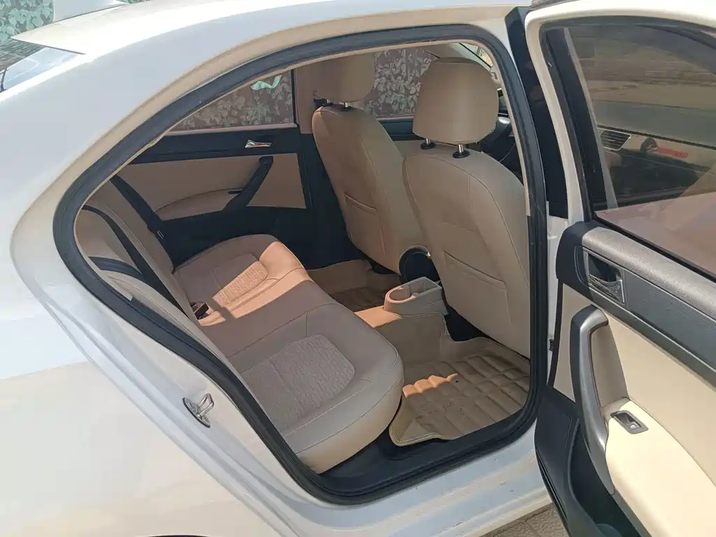 Skoda Rapid — миниатюра 9
