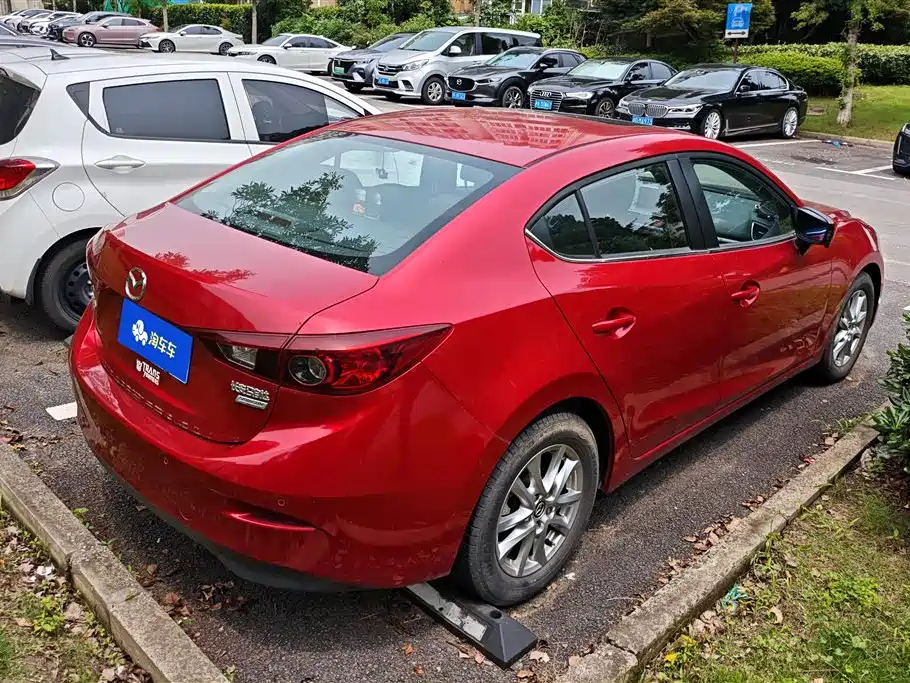 Mazda Mazda3 3 2016 1.5L AT Luxury