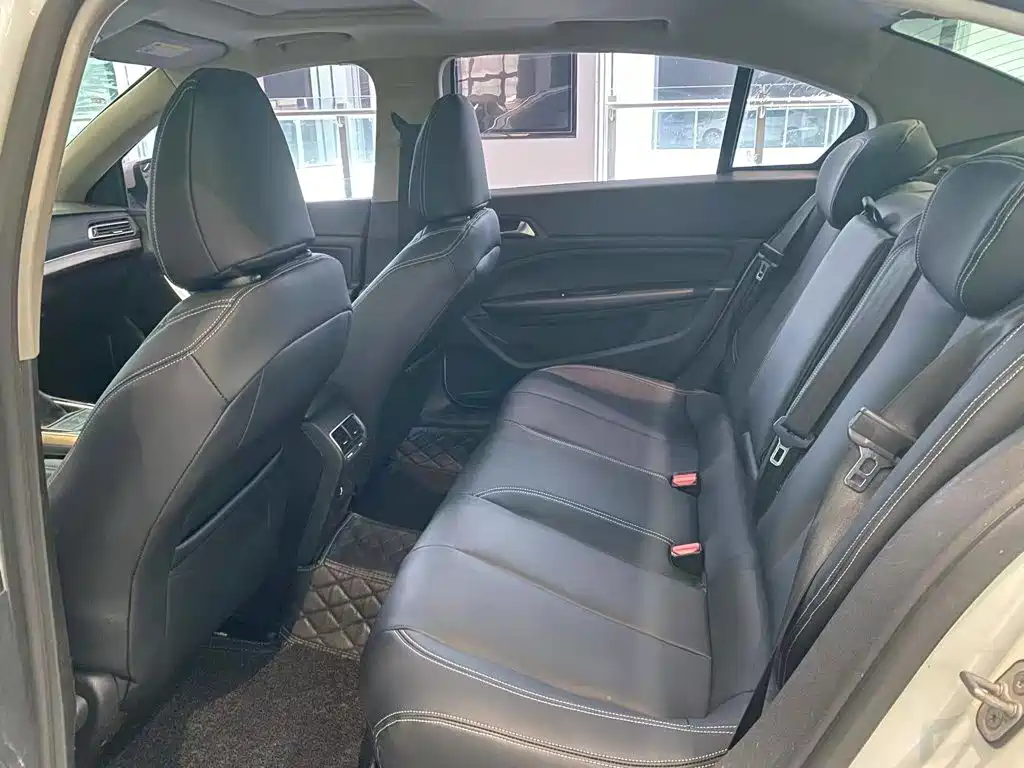 Peugeot 408 — миниатюра 5