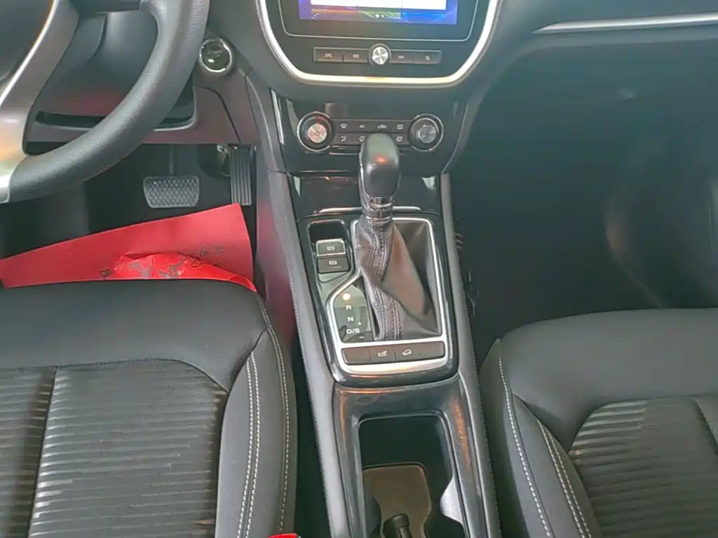 Roewe RX3 — миниатюра 14