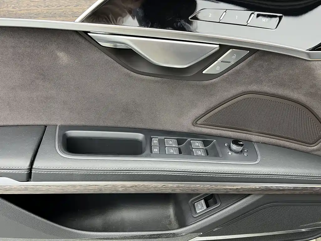 Audi A8 2024 A8L 55 TFSI quattro Flagship