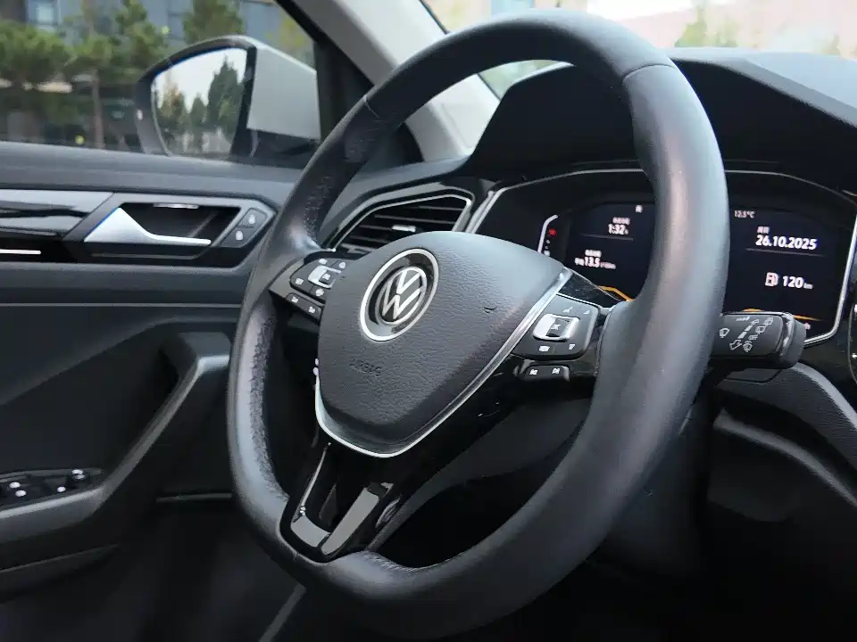 VOLKSWAGEN T ROC EXPLORING SONGS