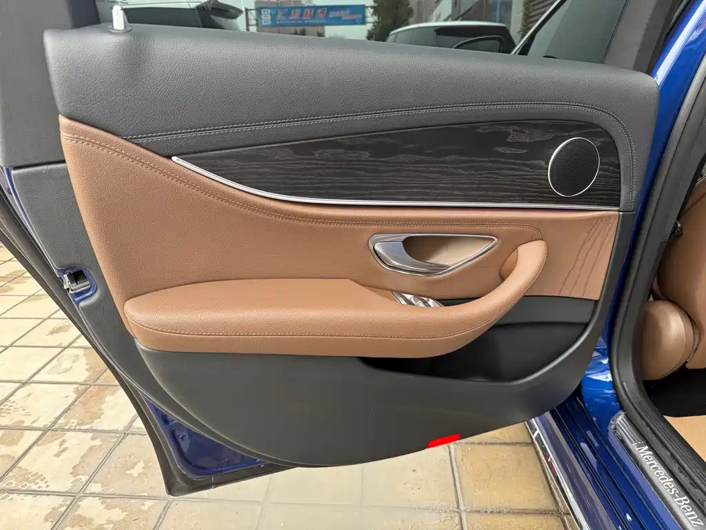Mercedes-Benz E-Class — миниатюра 10