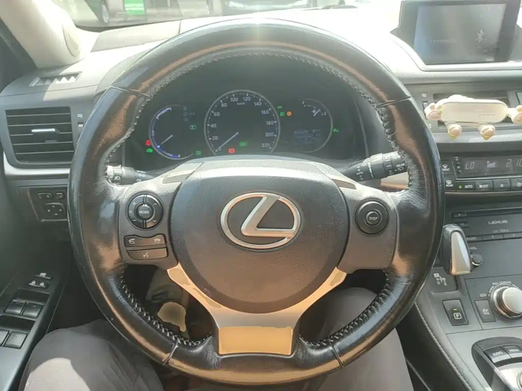 Lexus CT — миниатюра 11