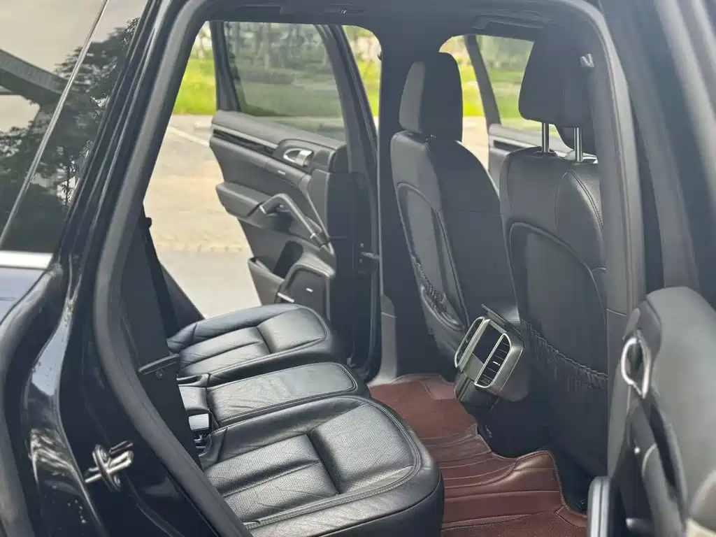 Porsche Cayenne Hybrid — миниатюра 12