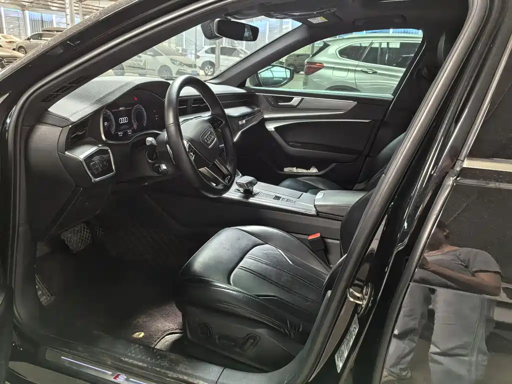 Audi A6L 2022 40 TFSI Luxury