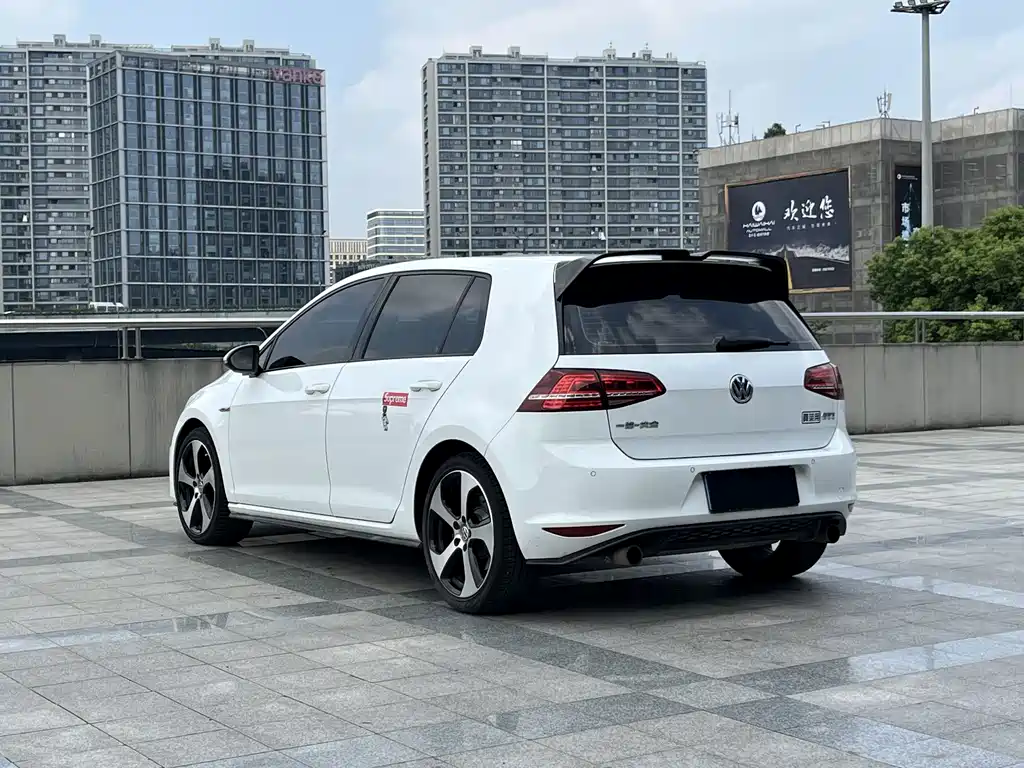 Volkswagen Golf GTI — миниатюра 14