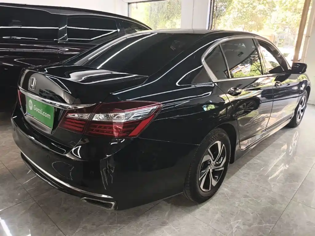 Honda Accord — миниатюра 7