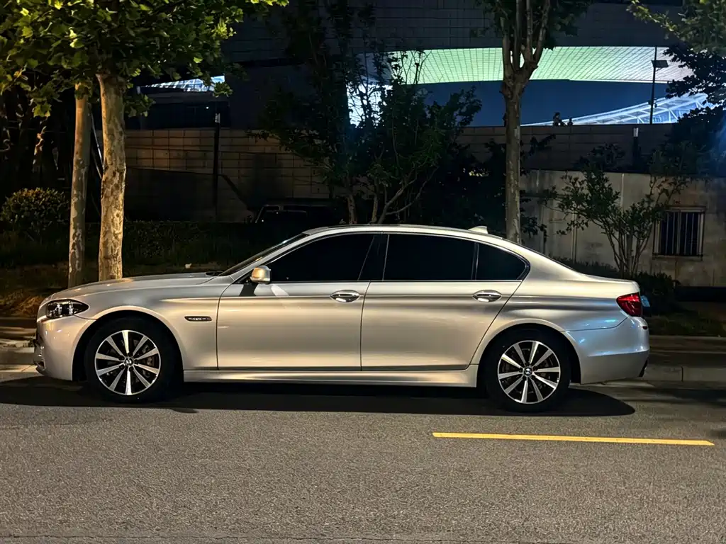 BMW 5 Series — миниатюра 4