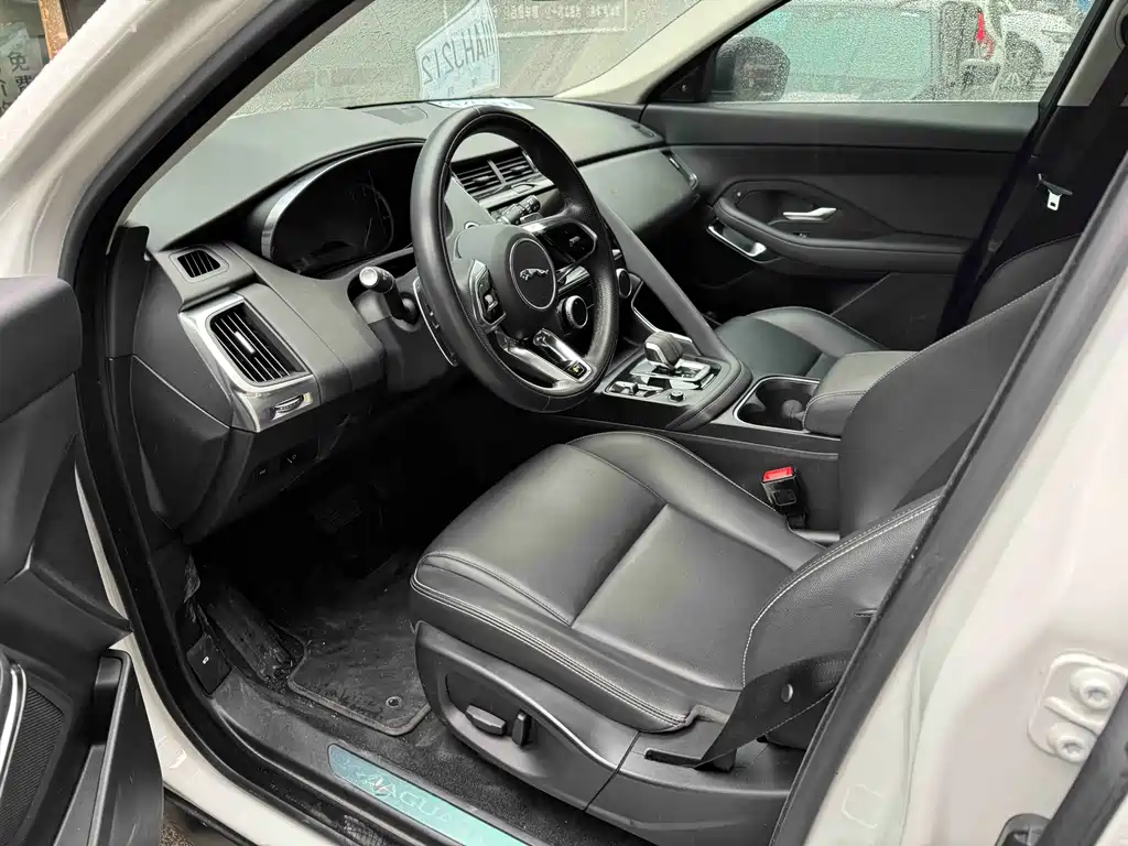 Jaguar E-PACE — миниатюра 4