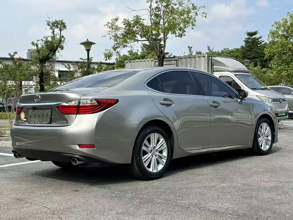Lexus ES — миниатюра 5