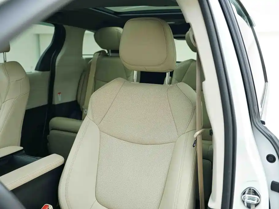 Toyota Granvia — миниатюра 12