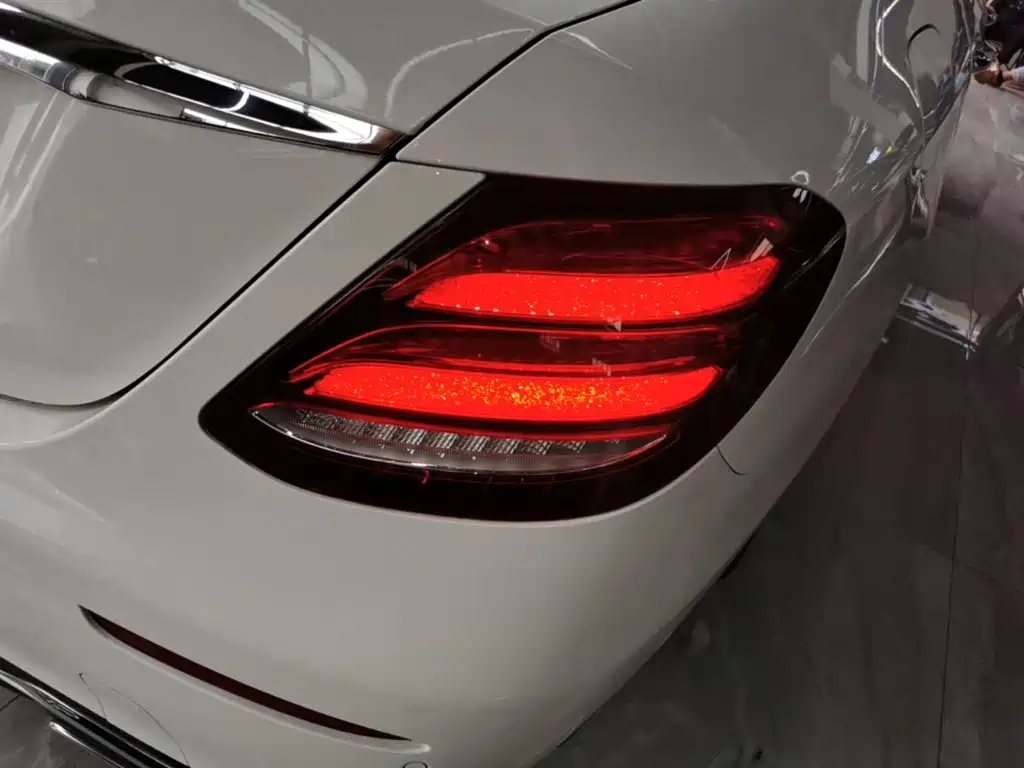 Mercedes-Benz E-Class — миниатюра 8