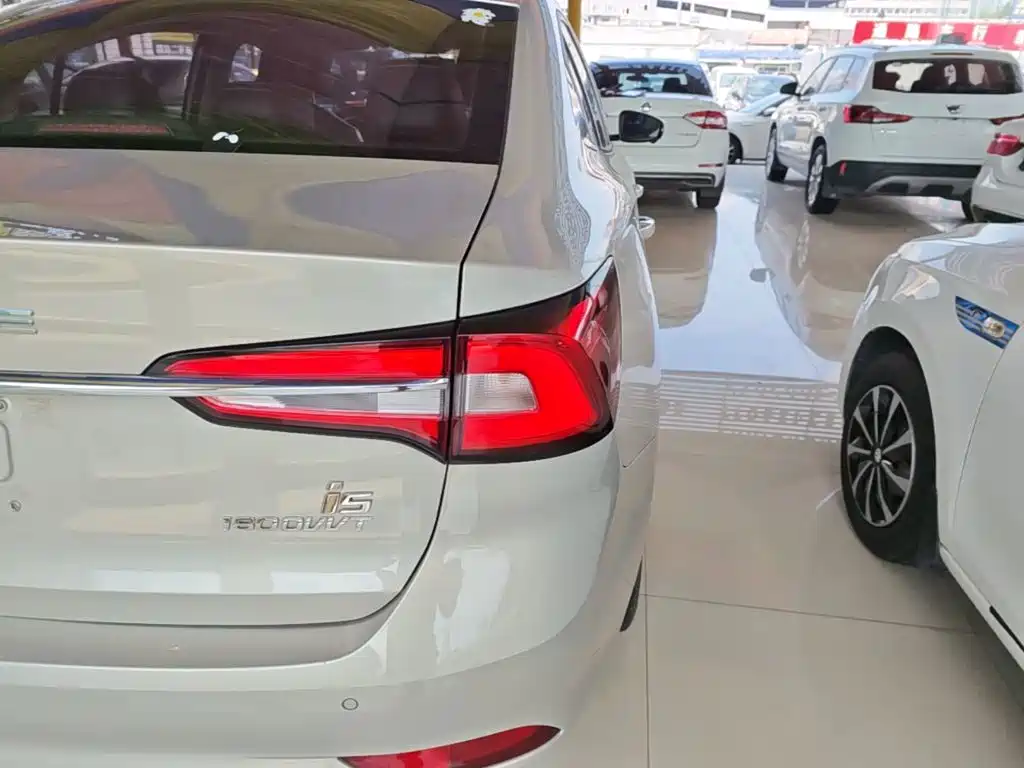 Roewe i5 — миниатюра 8