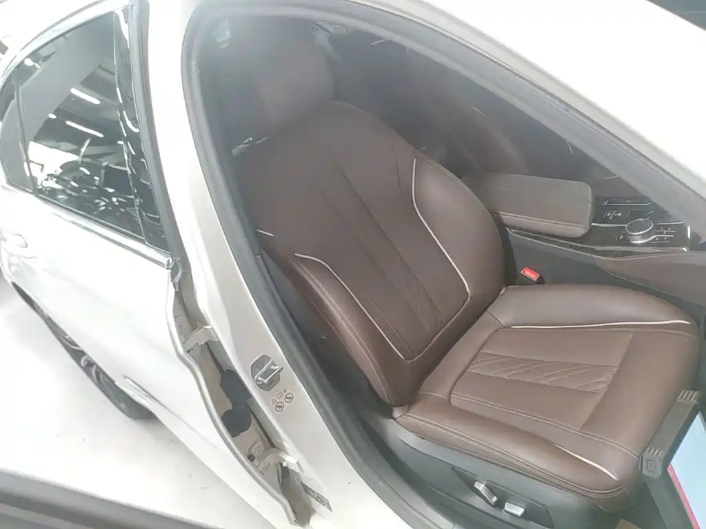 BMW 5 Series — миниатюра 25