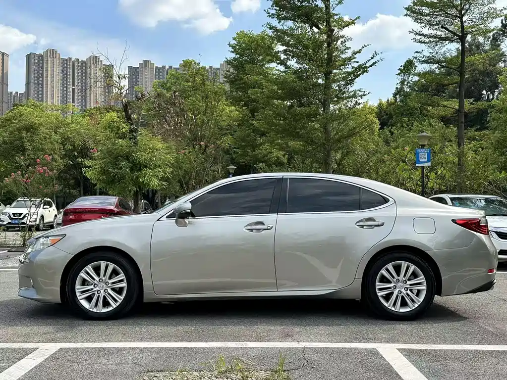 Lexus ES — миниатюра 4
