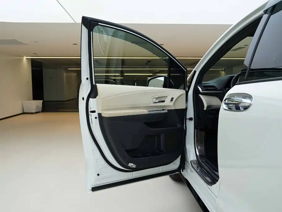 Toyota Granvia — миниатюра 15