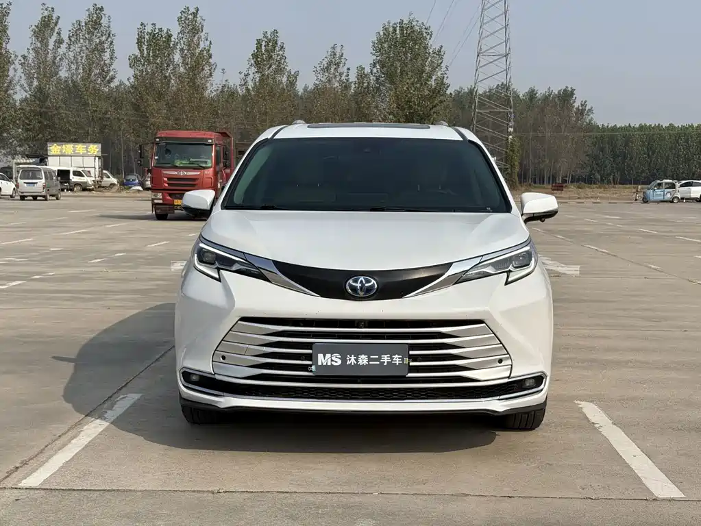 Toyota Sienna — миниатюра 2