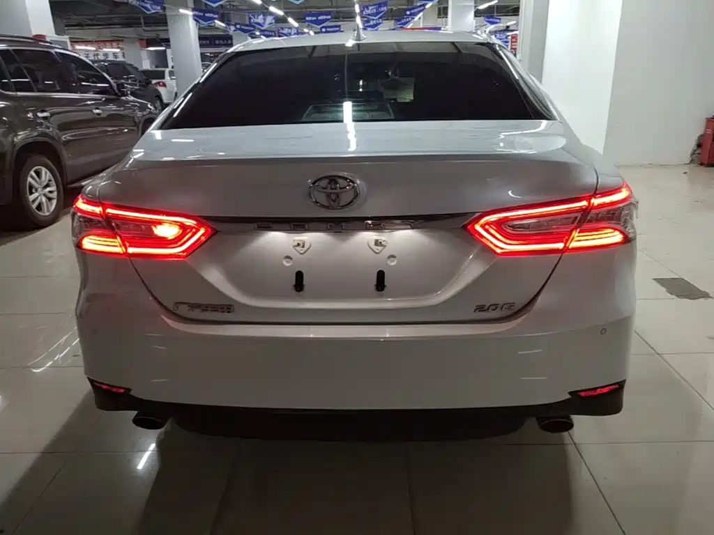 Toyota Camry — миниатюра 6