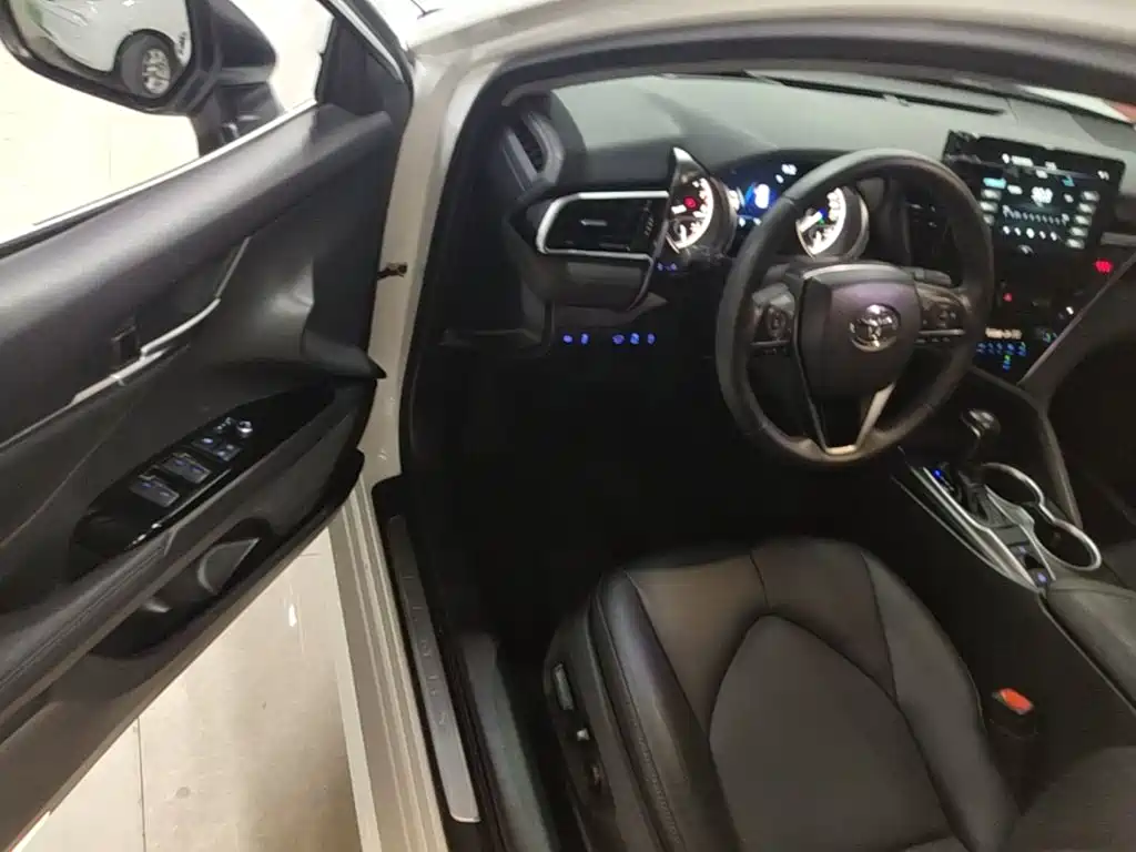 Toyota Camry — миниатюра 16