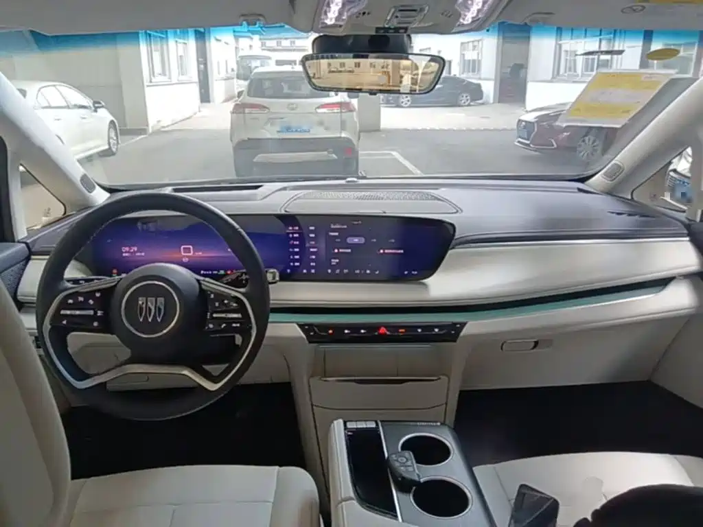 Buick GL8 Hybrid — миниатюра 16
