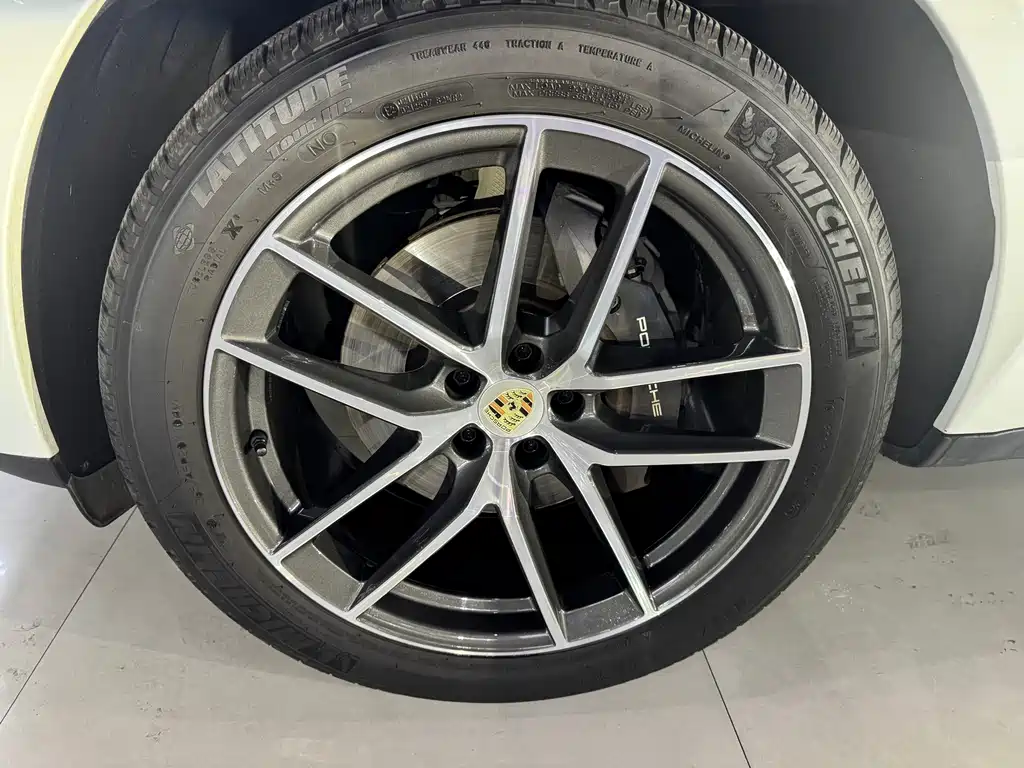Porsche Macan — миниатюра 3