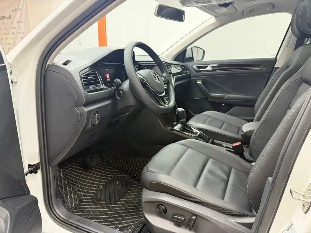 Volkswagen T-Roc — миниатюра 13