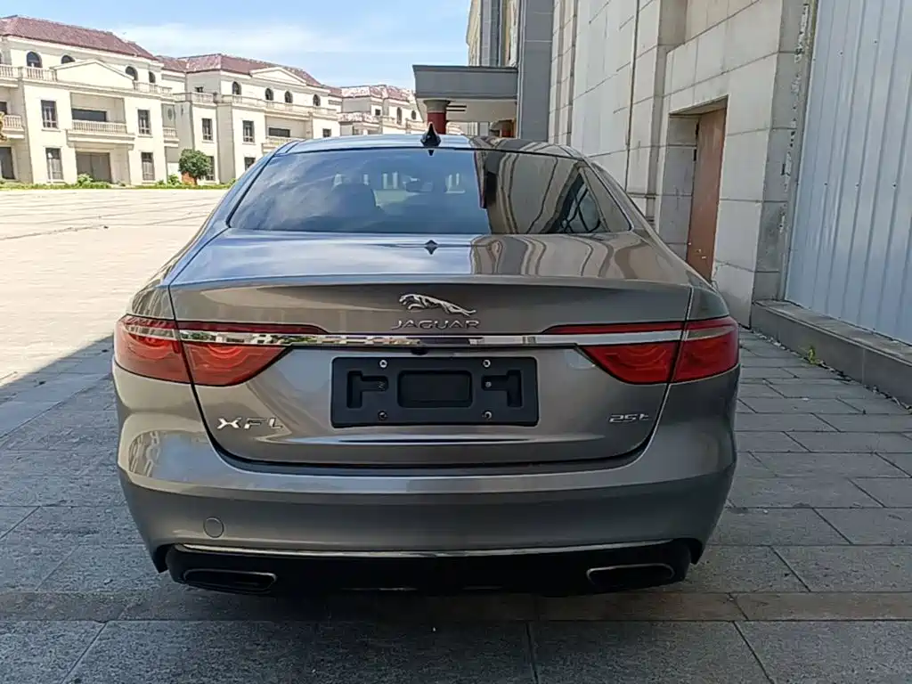 Jaguar XFL — миниатюра 6