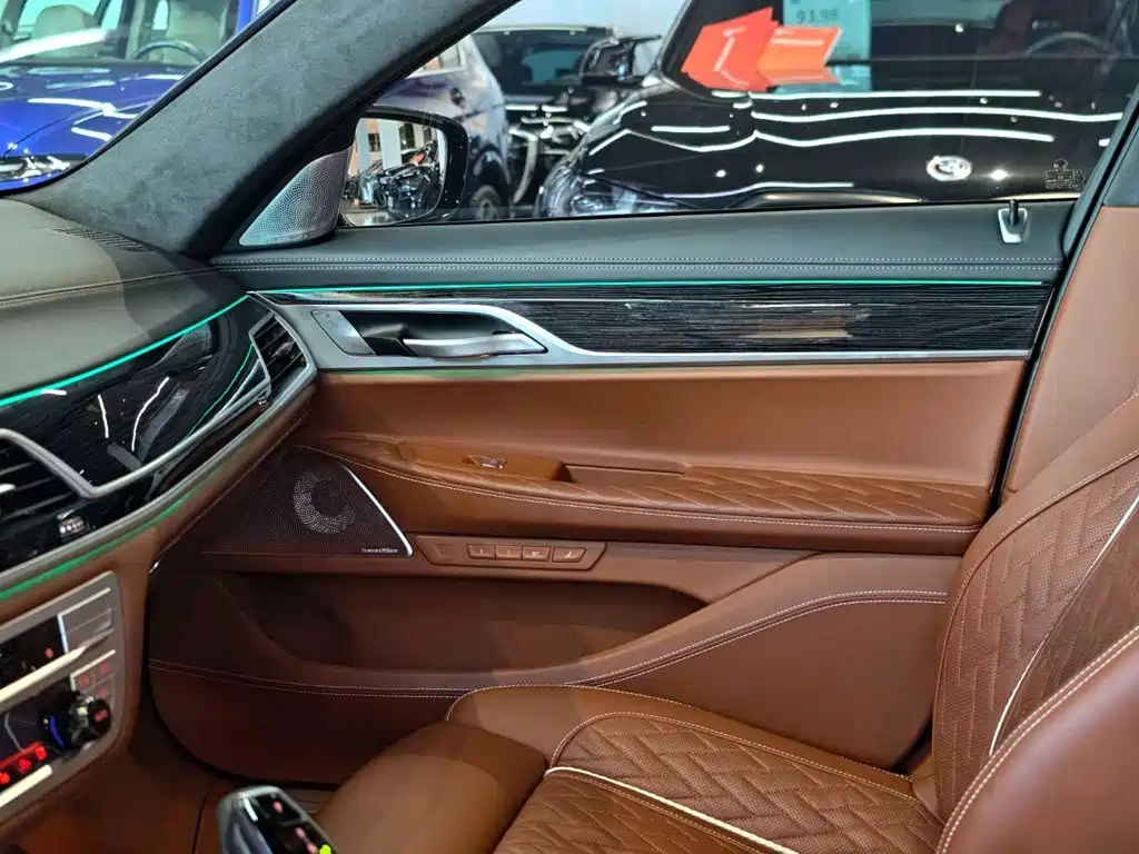 BMW 7 Series — миниатюра 26