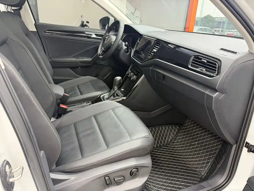 Volkswagen T-Roc — миниатюра 8