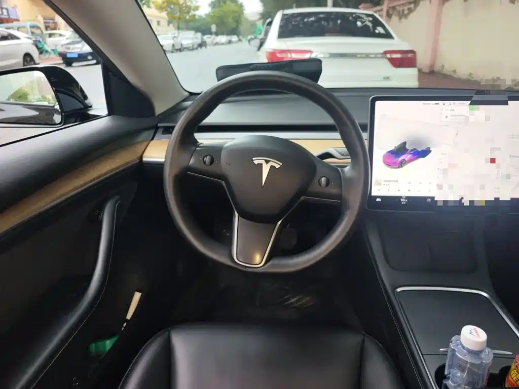 Tesla Model 3 — миниатюра 11