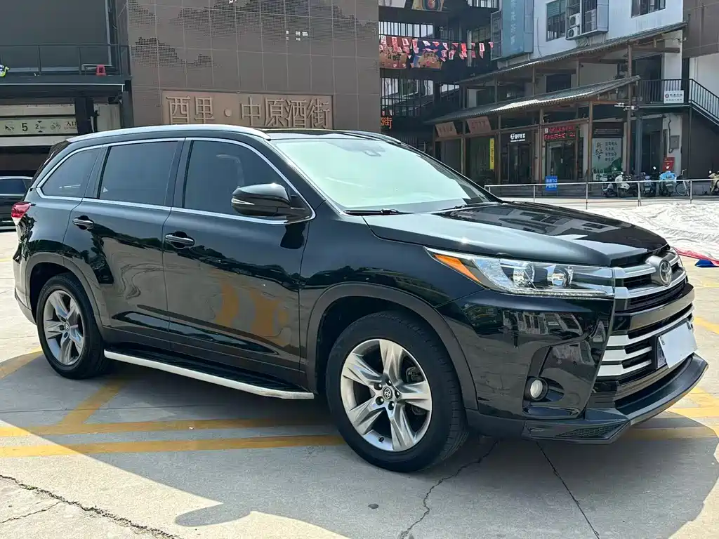 Toyota Highlander 2021 2.0T Luxury 7 мест